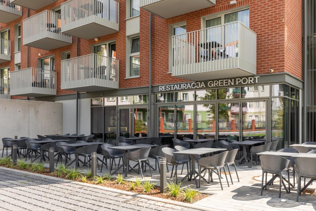 Port With Swimming Pool, & Gym By Renters *