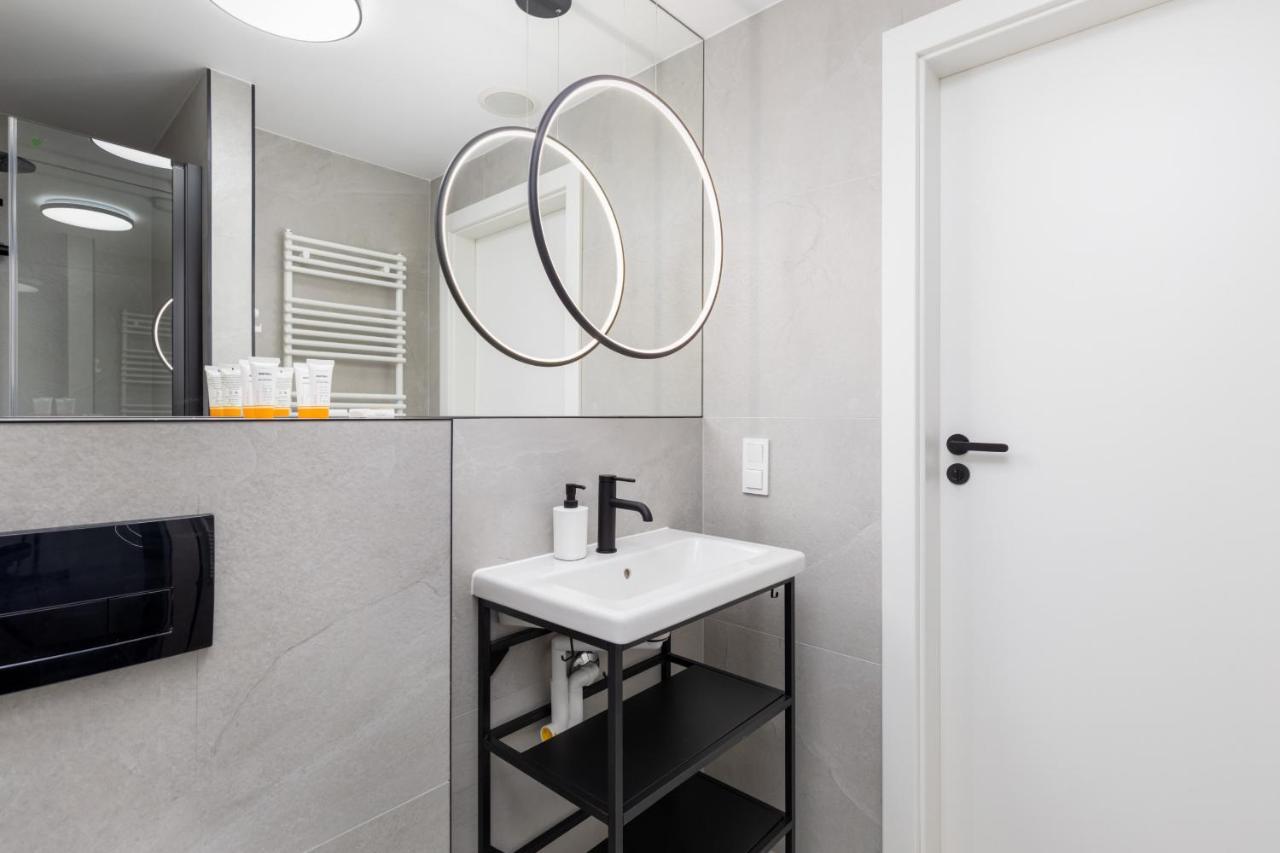 Port With Swimming Pool, & Gym By Renters