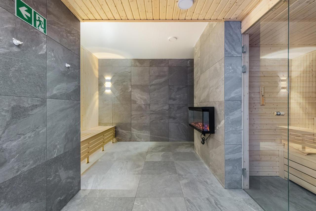 Apartment Port With Swimming Pool, & Gym By Renters