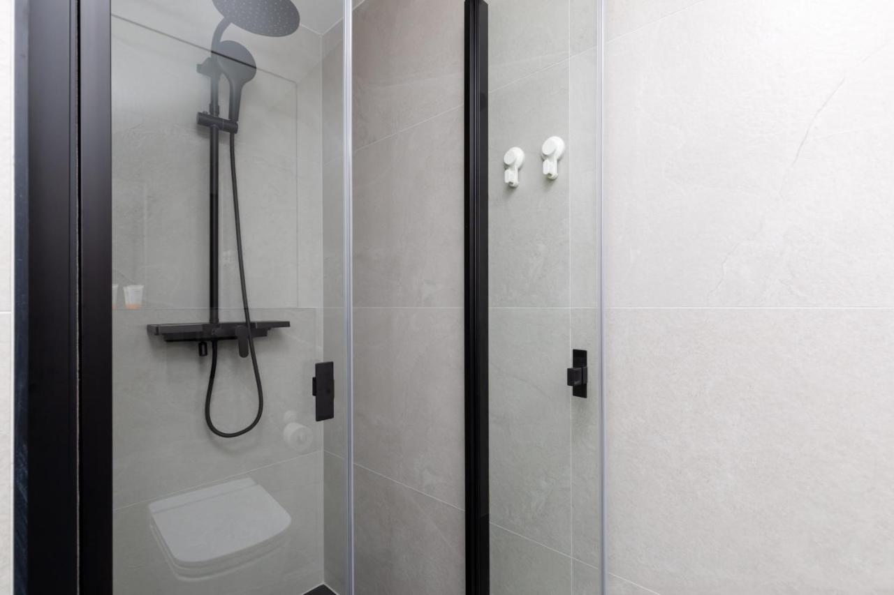 Port With Swimming Pool, & Gym By Renters Apartment