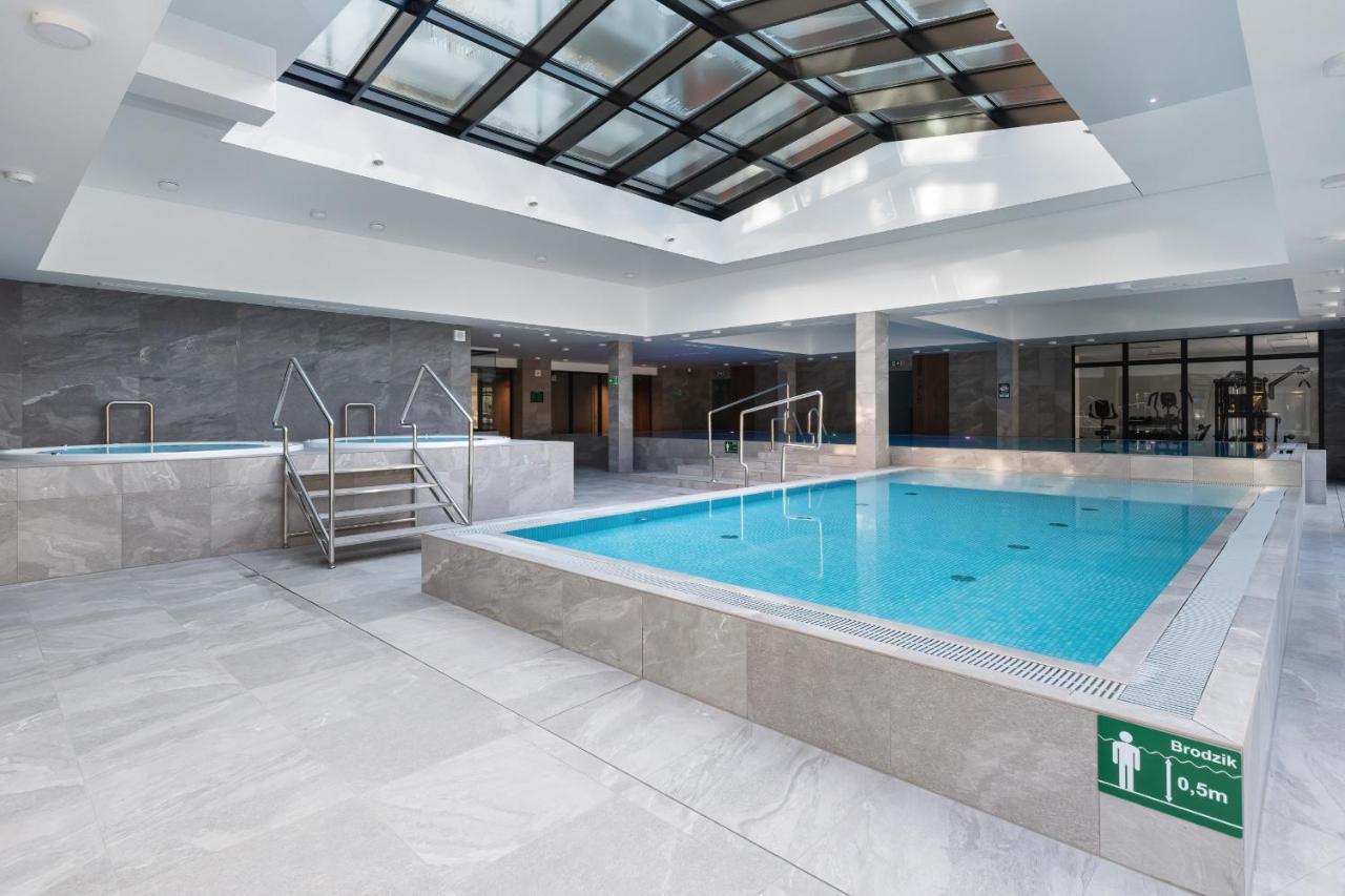 Apartment Port With Swimming Pool, & Gym By Renters *