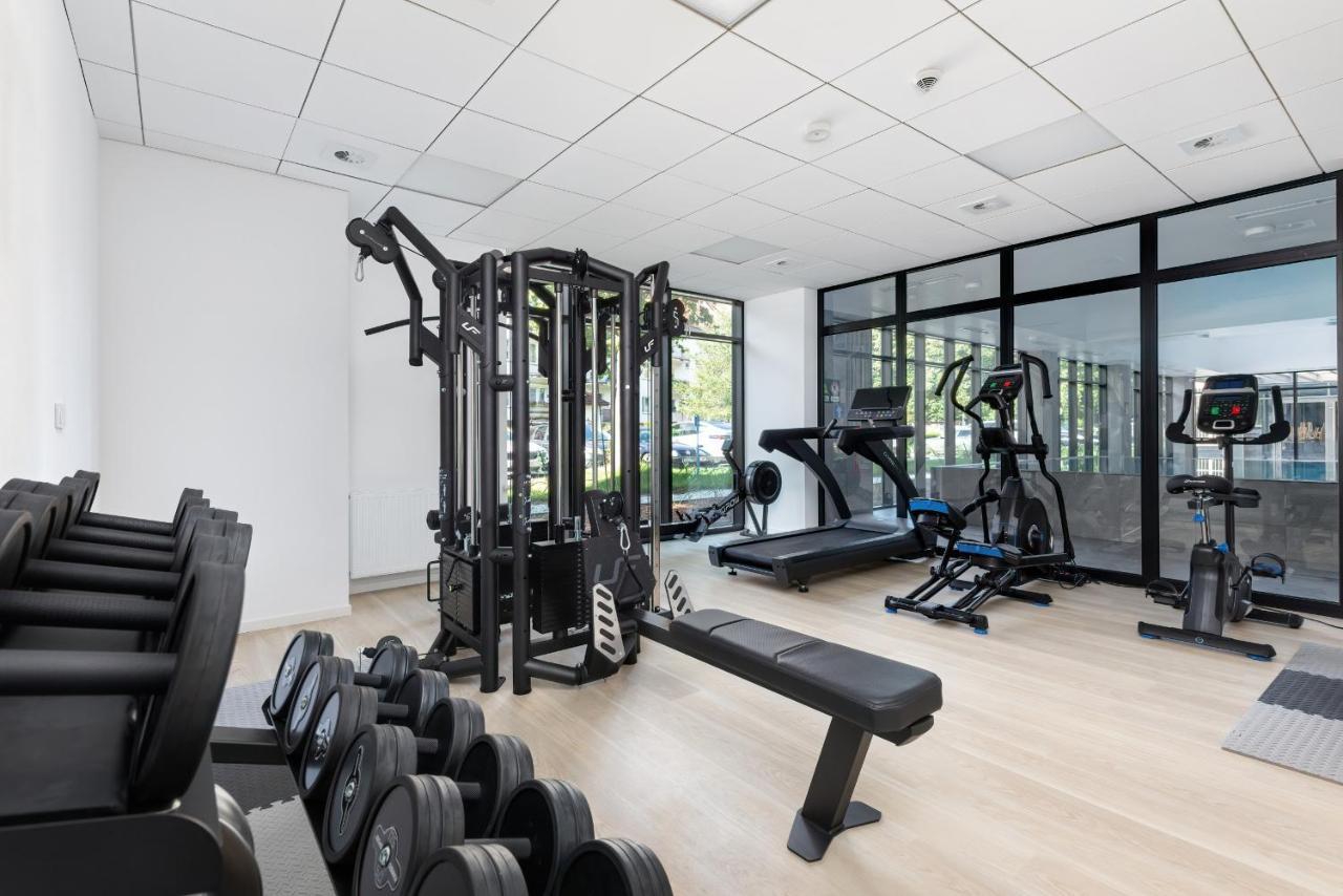 Apartment Port With Swimming Pool, & Gym By Renters