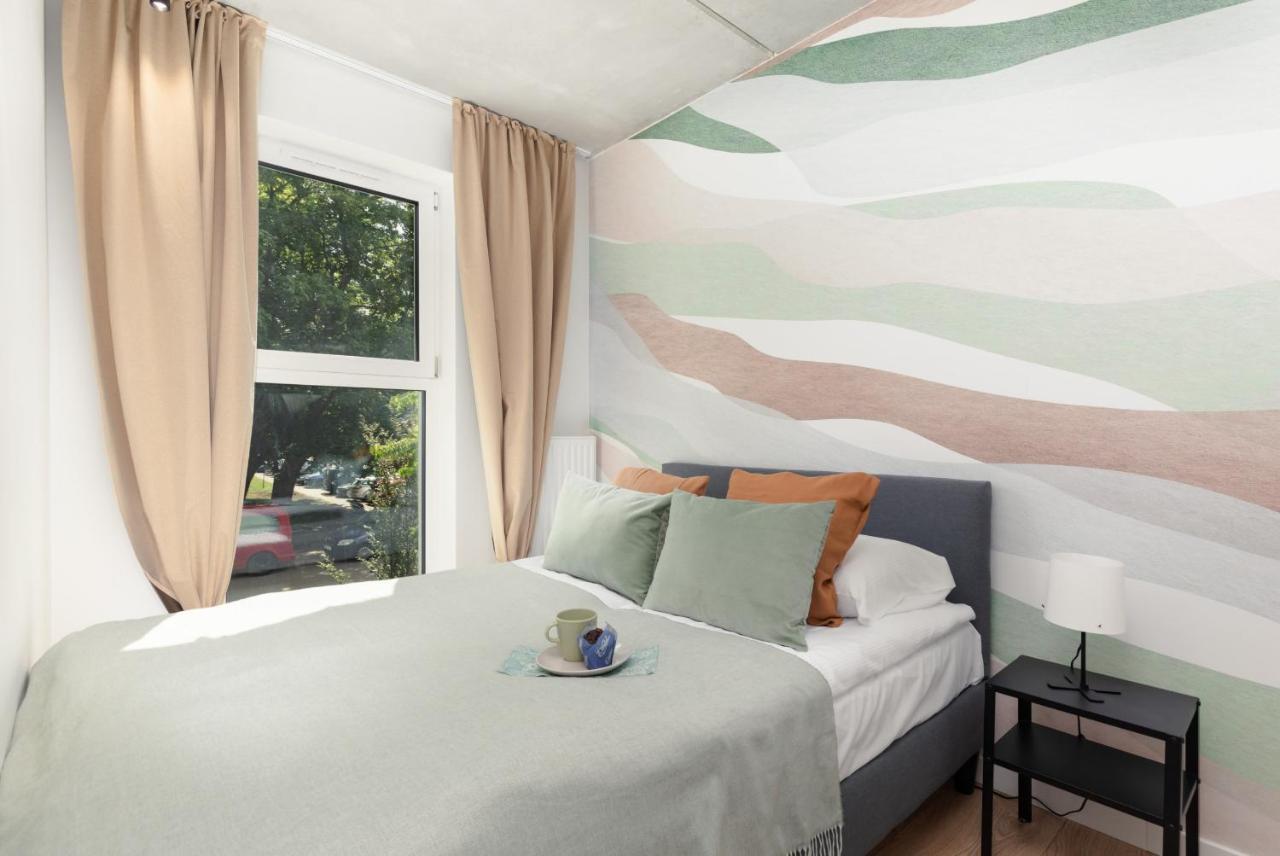 Port With Swimming Pool, & Gym By Renters