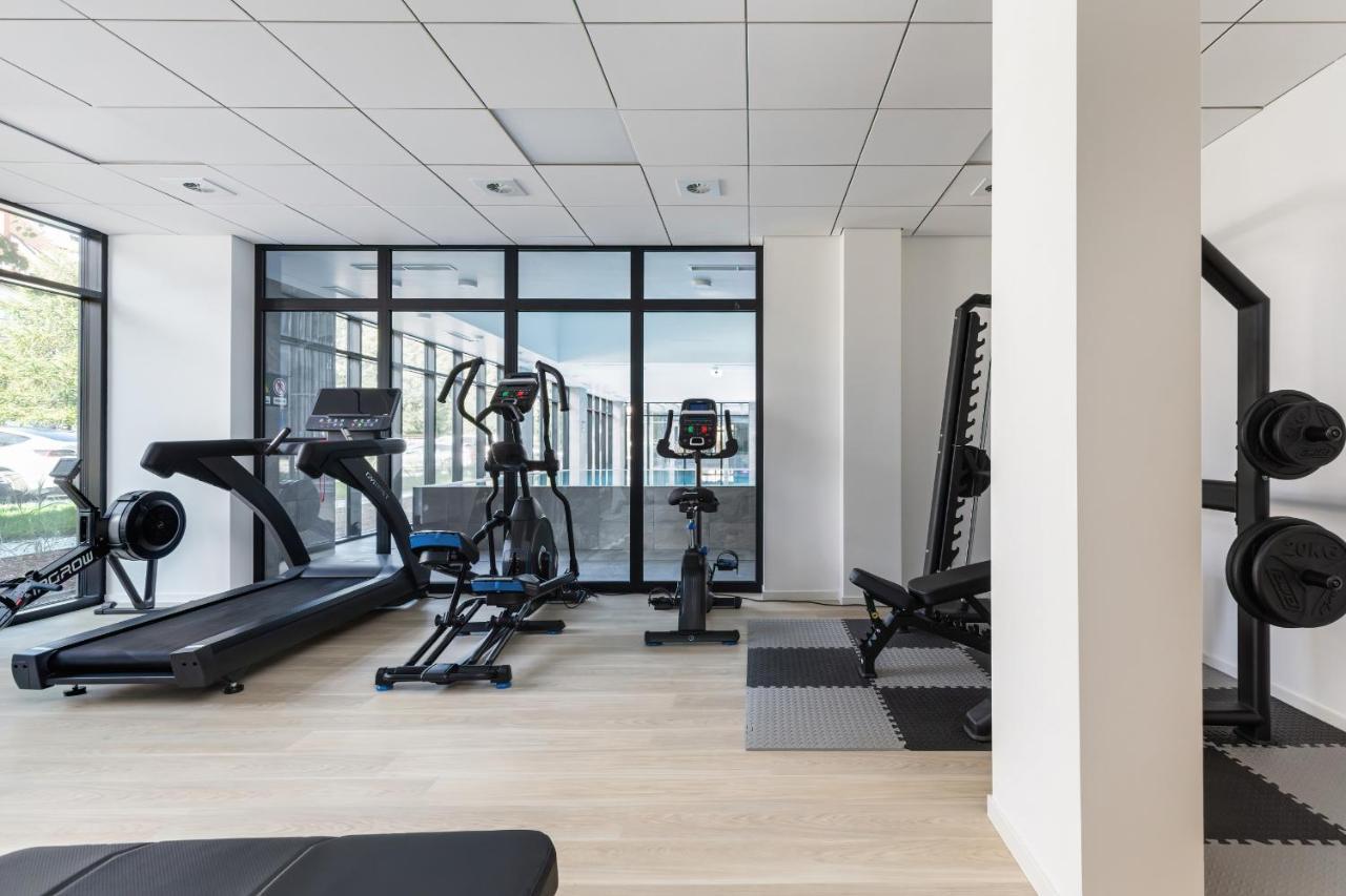 Port With Swimming Pool, & Gym By Renters
