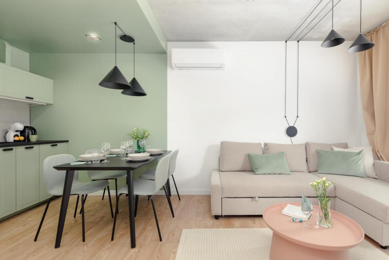Apartment Port With Swimming Pool, & Gym By Renters
