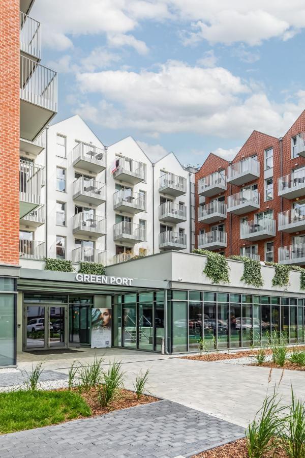 Port With Swimming Pool, & Gym By Renters Apartment