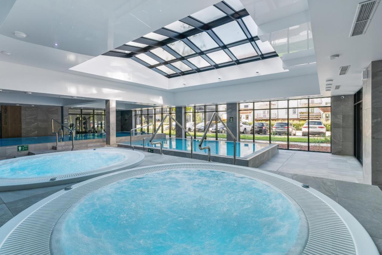 Port With Swimming Pool, & Gym By Renters Apartment *