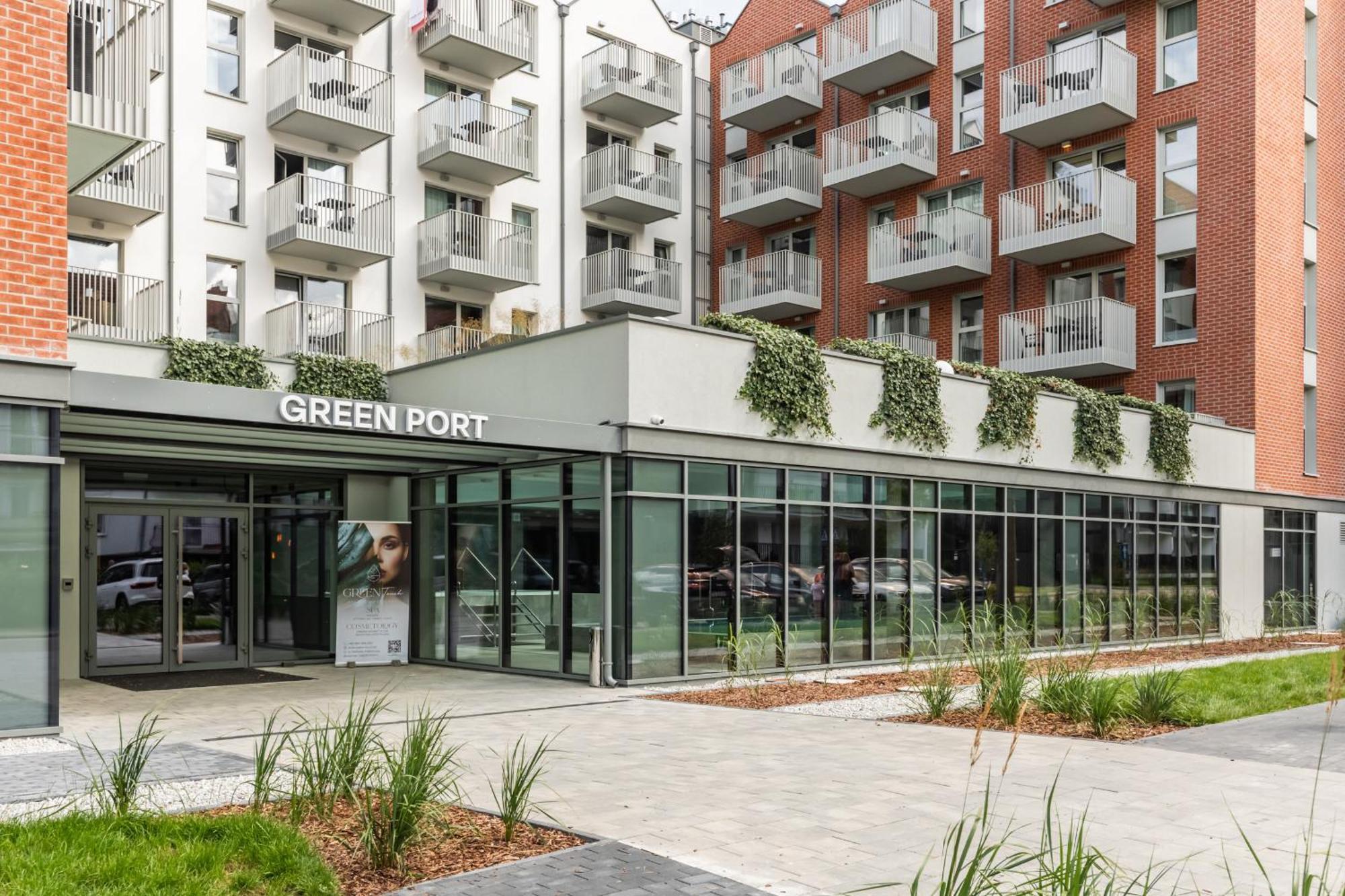 Port With Swimming Pool, & Gym By Renters Apartment Kolberg